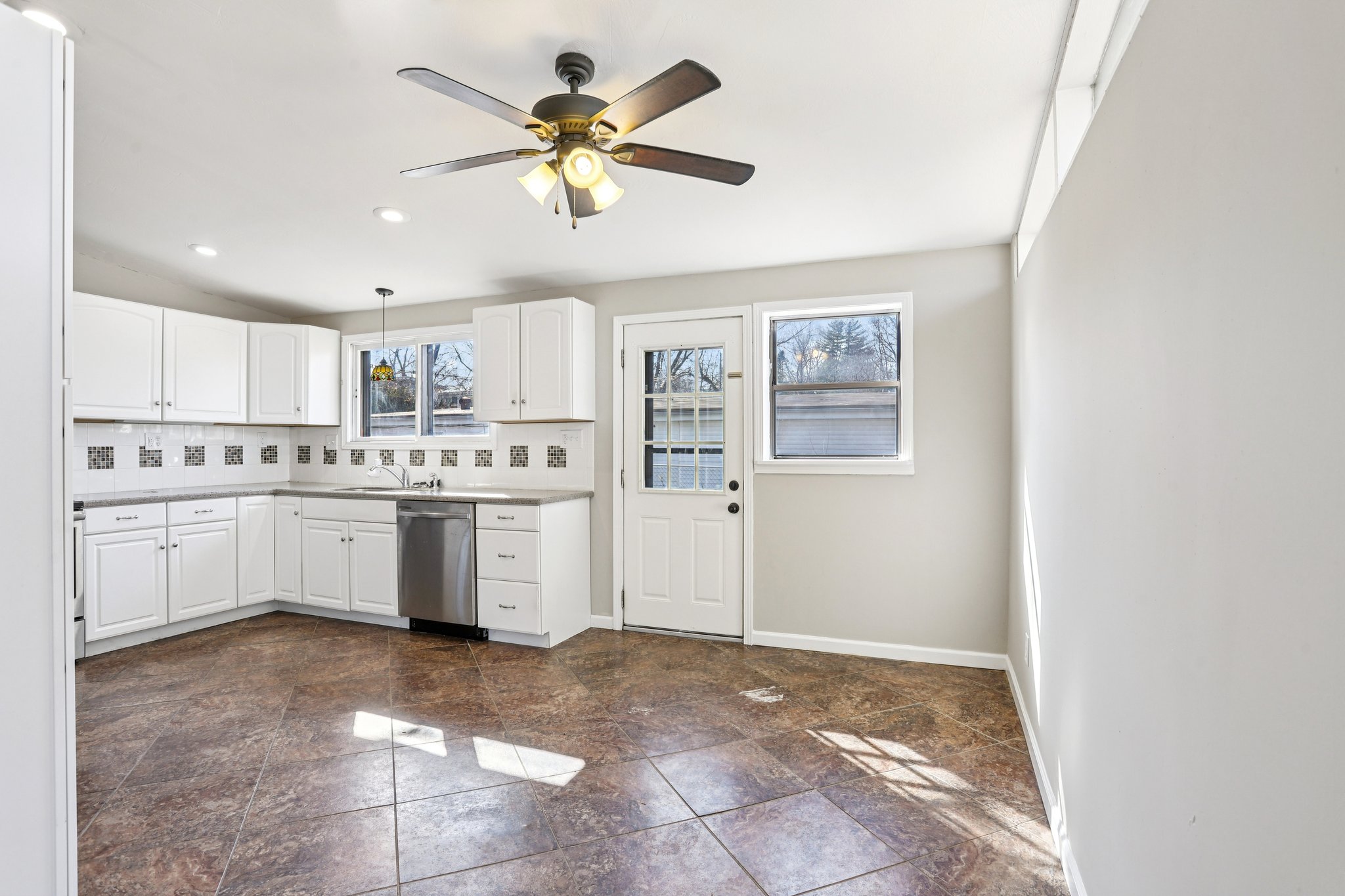 Holiday Hill Dr-S2702-014.jpg