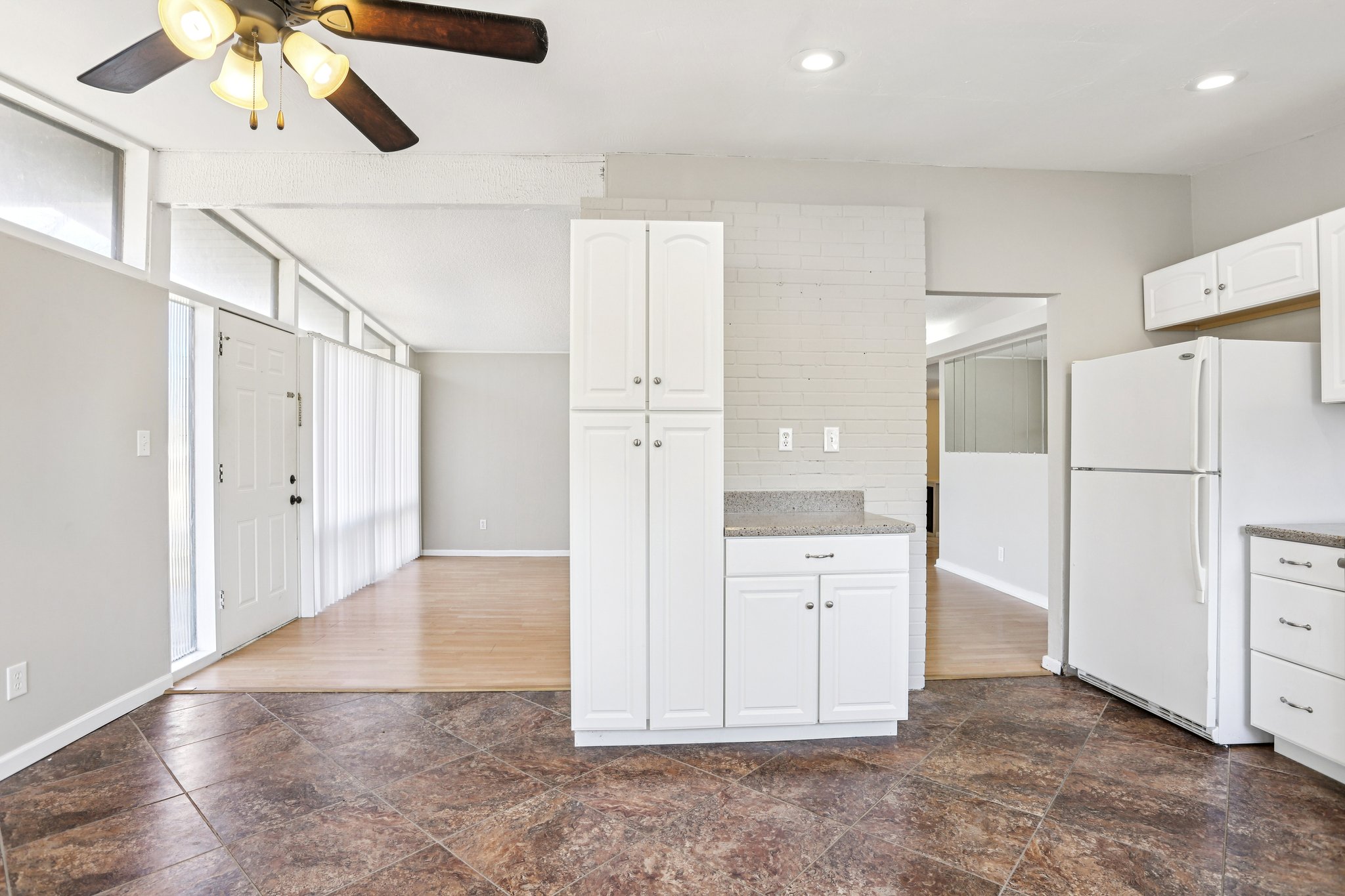 Holiday Hill Dr-S2702-015.jpg