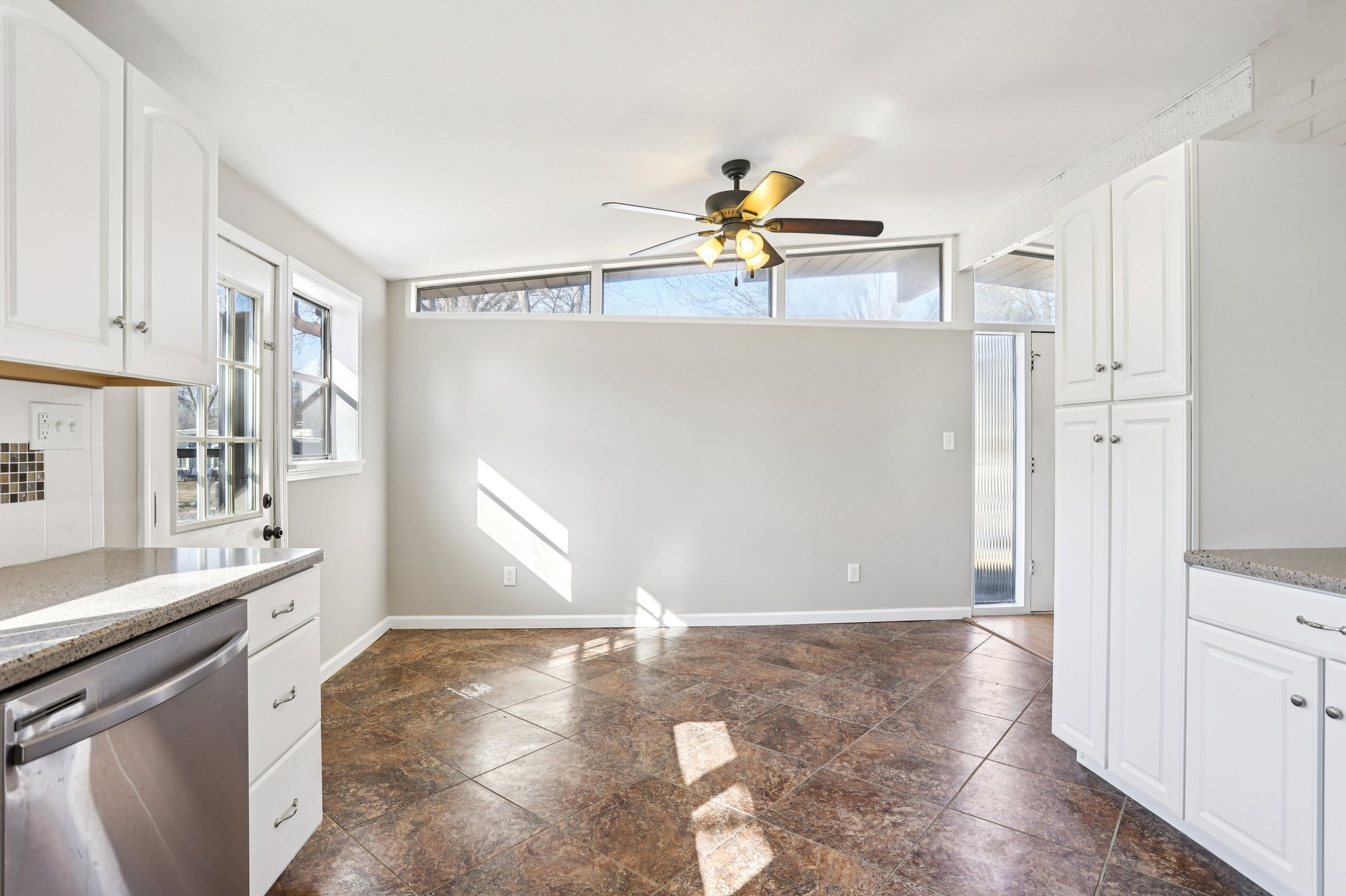 Holiday Hill Dr-S2702-016.jpg