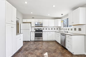 Holiday Hill Dr-S2702-013.jpg