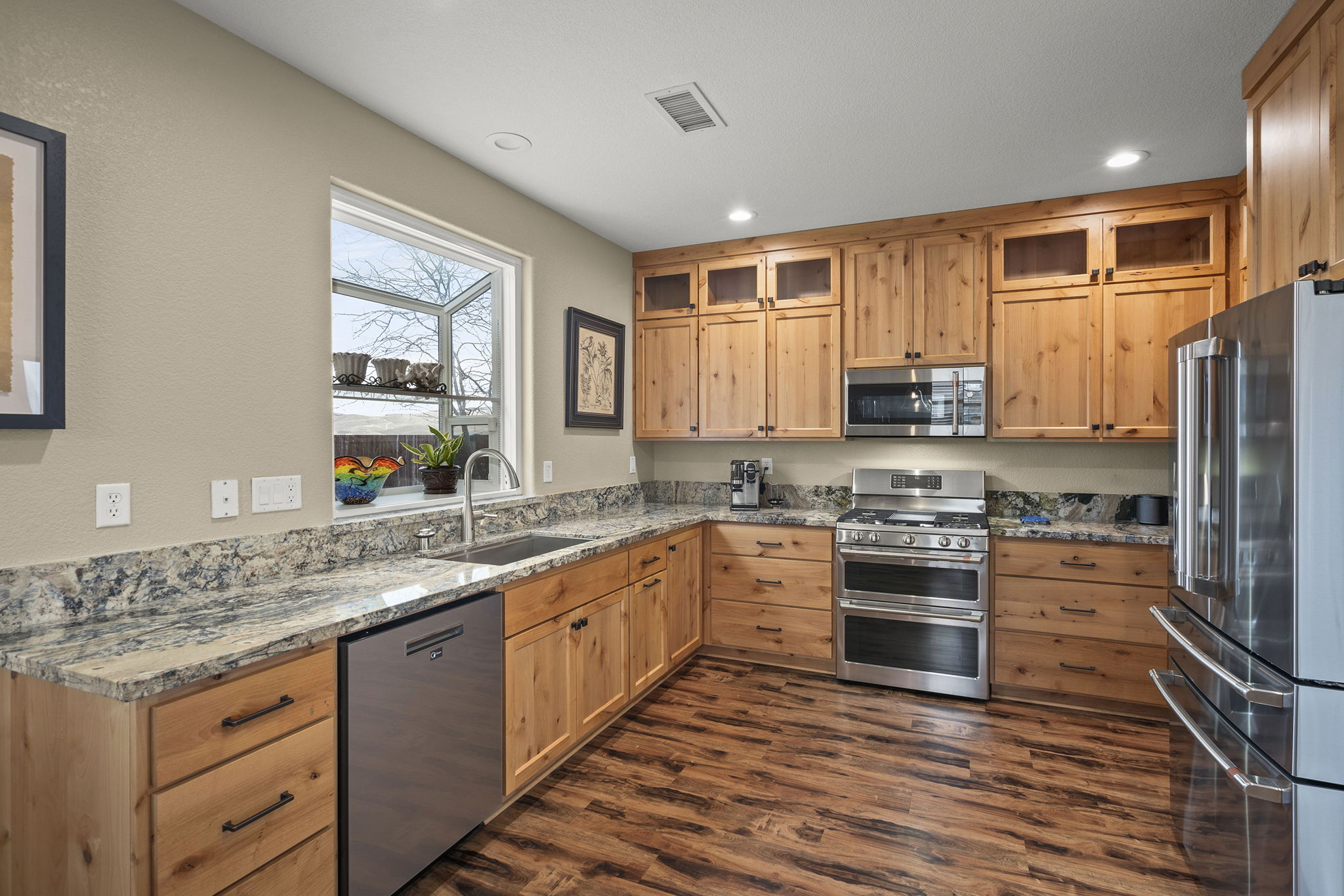  Photo 8