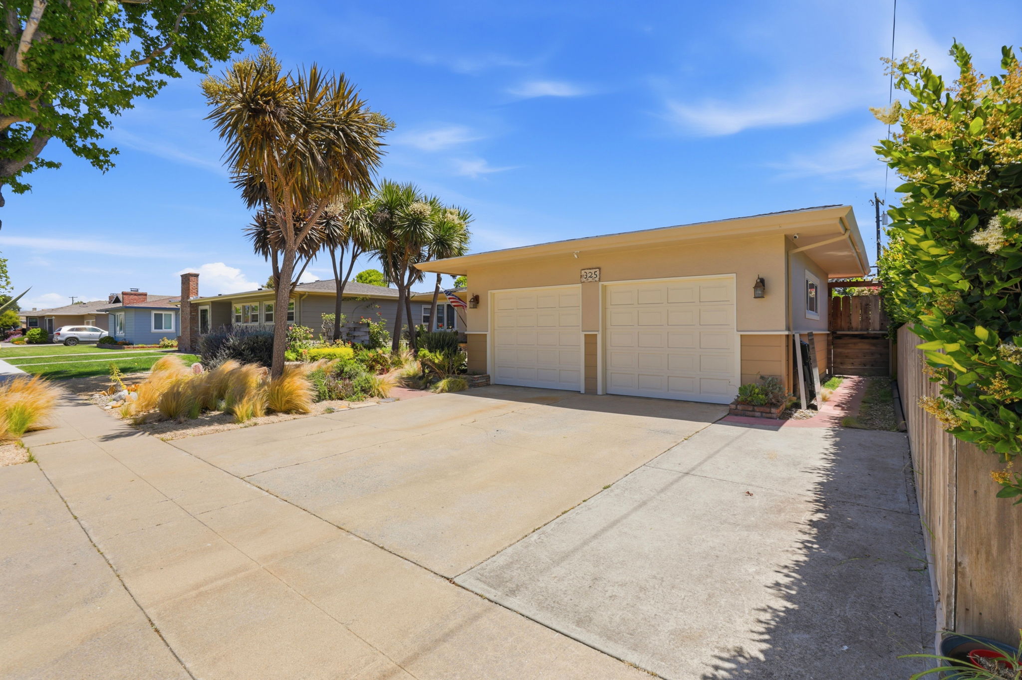 003_F8_325 San Vincente Ave