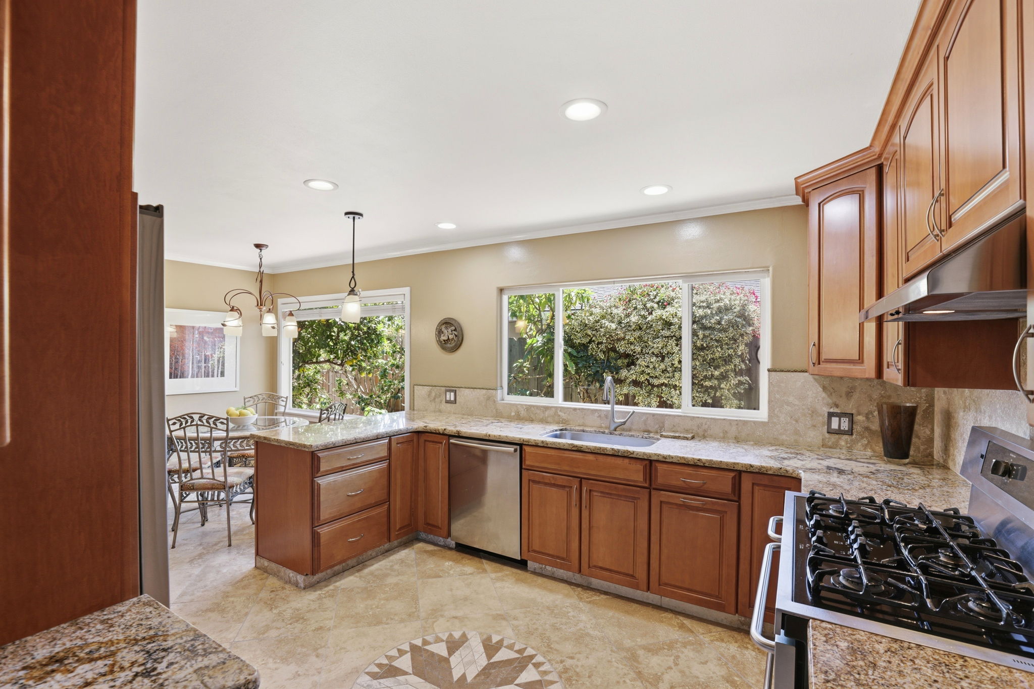 014_F8_325 San Vincente Ave