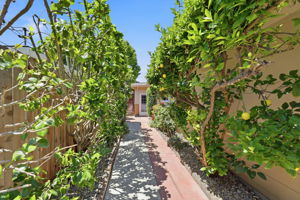042_F8_325 San Vincente Ave