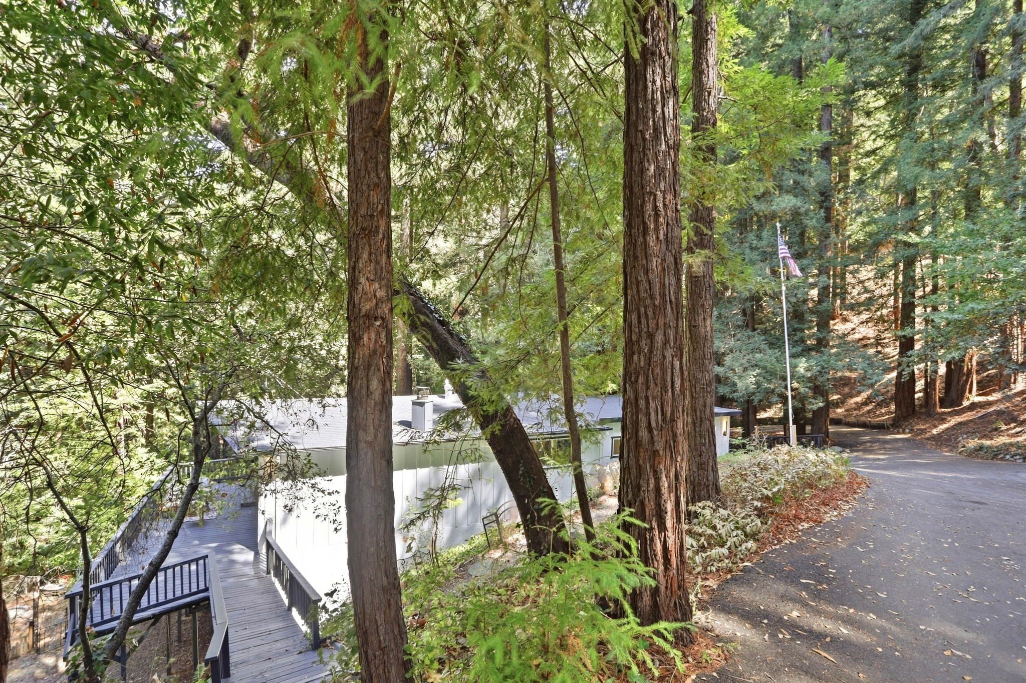 002_F8_325 Woodland Dr