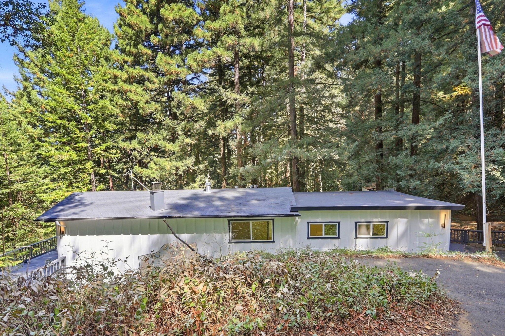 003_F8_325 Woodland Dr