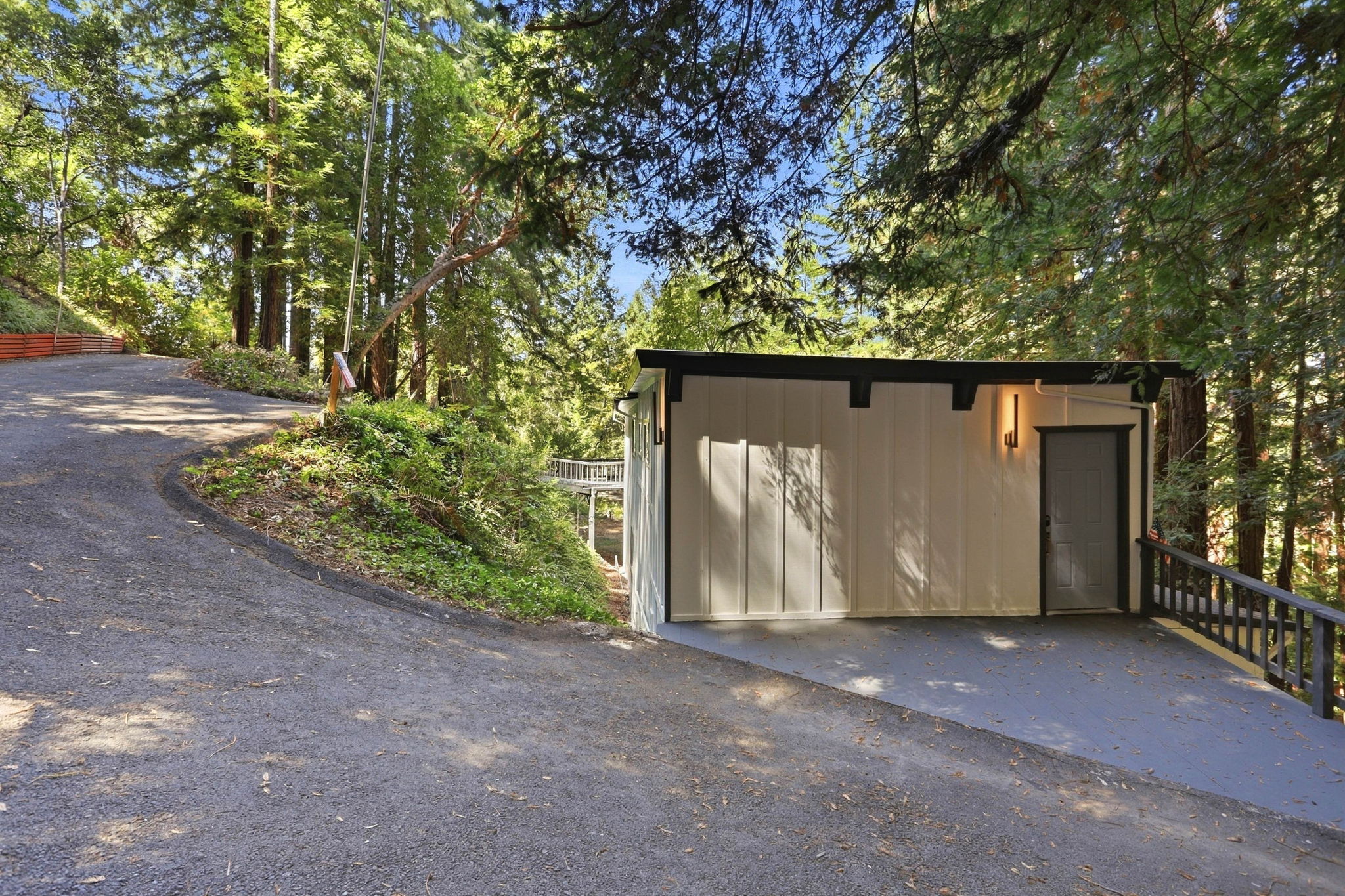 005_F8_325 Woodland Dr