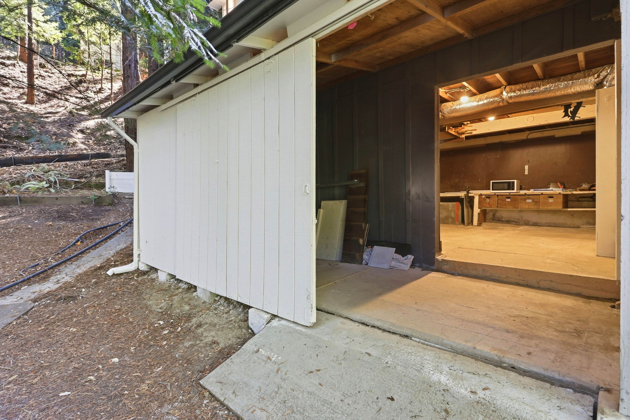 042_F8_325 Woodland Dr