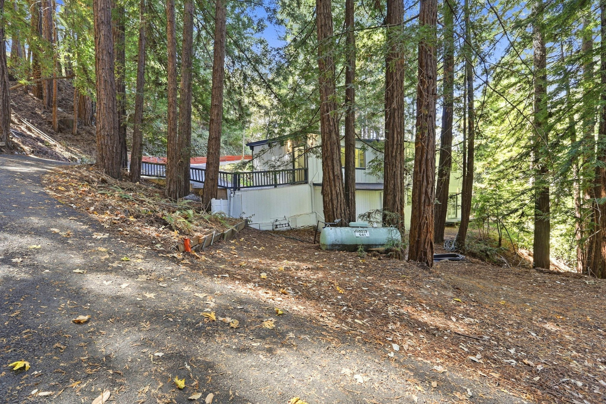 053_F8_325 Woodland Dr