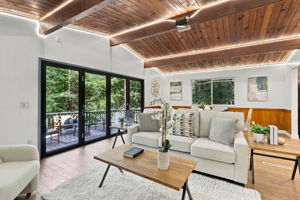 013_F8_325 Woodland Dr