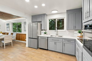 019_F8_325 Woodland Dr