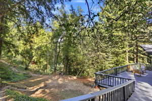 044_F8_325 Woodland Dr