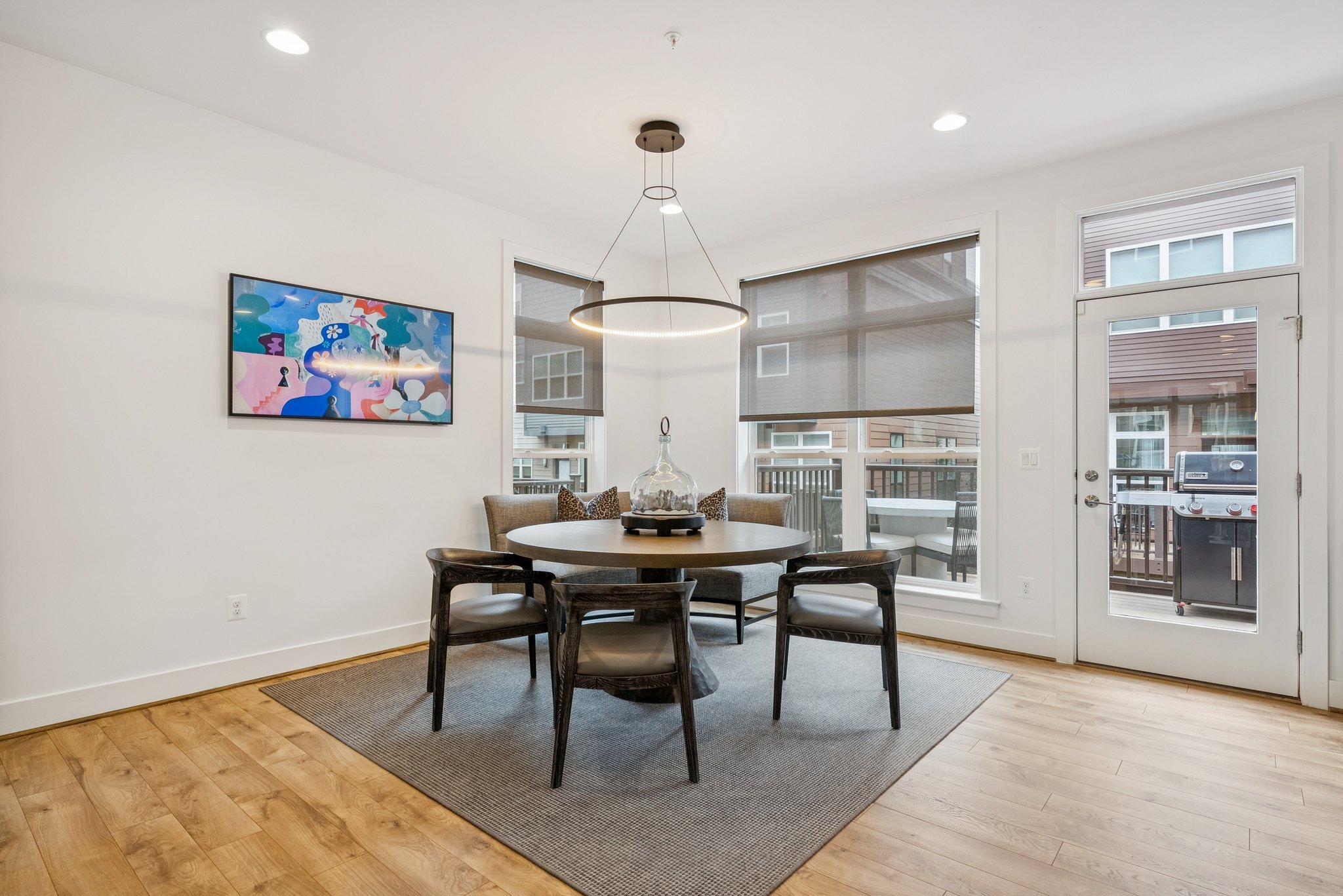 Breakfast Area with Access to Deck