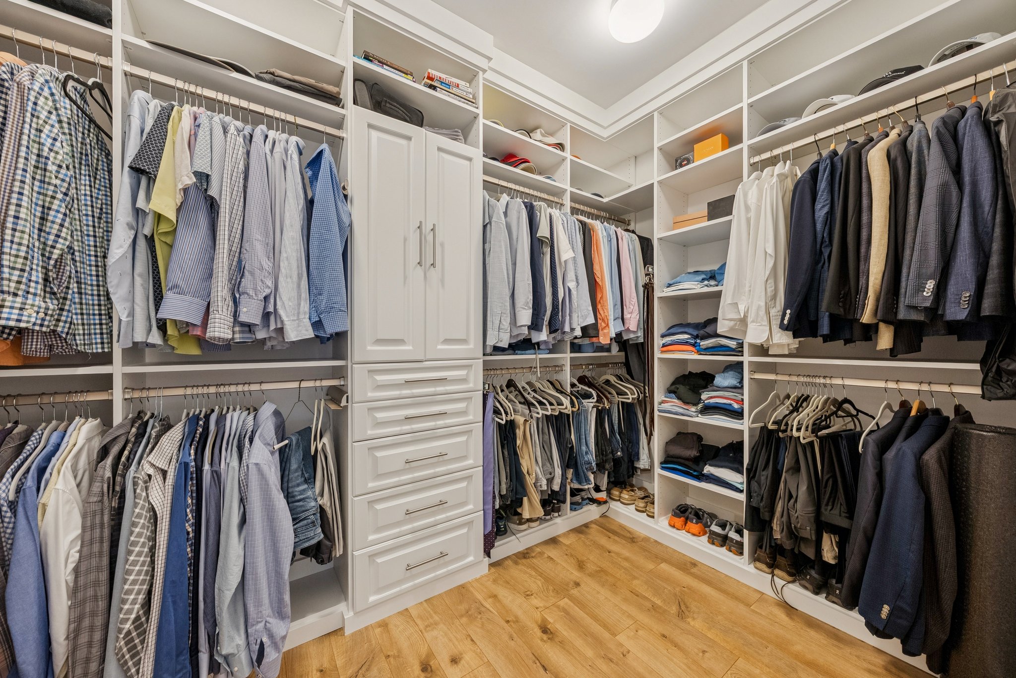 Walk-in Closet