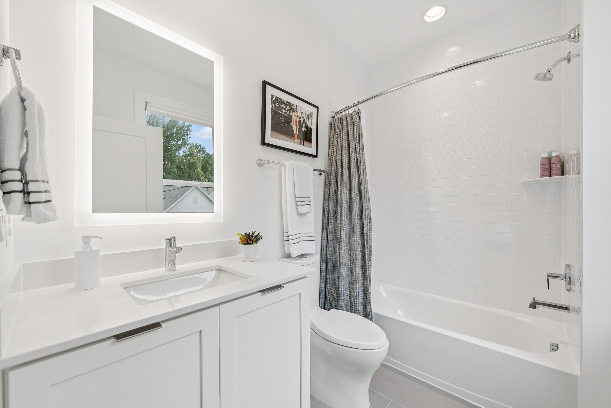 Ensuite Bathroom 2