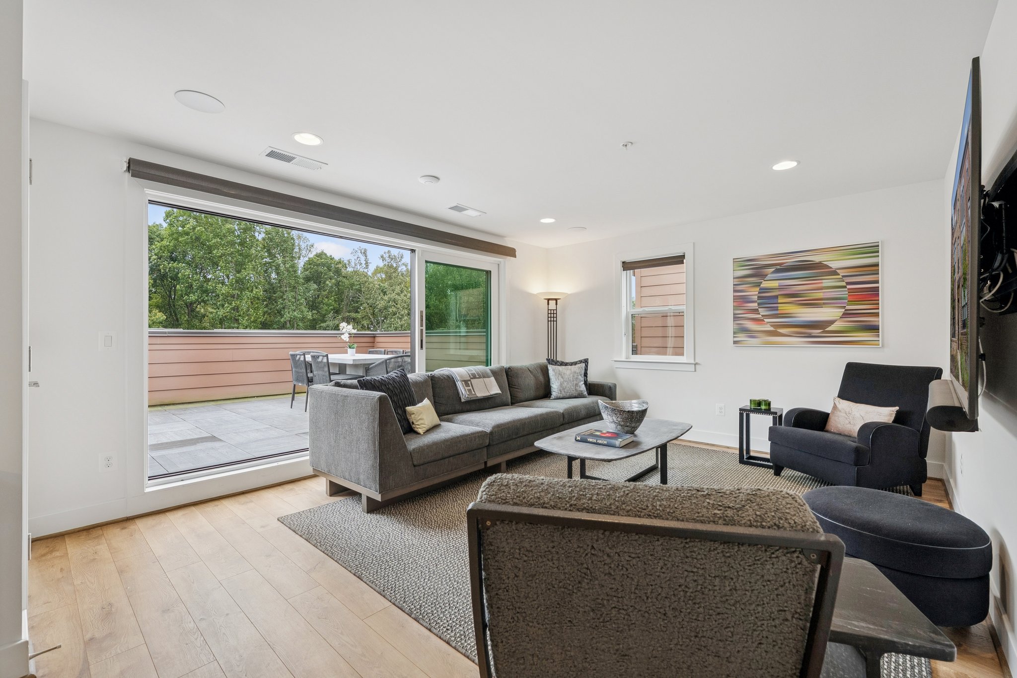 Seamless Indoor/Outdoor Entertainment Area