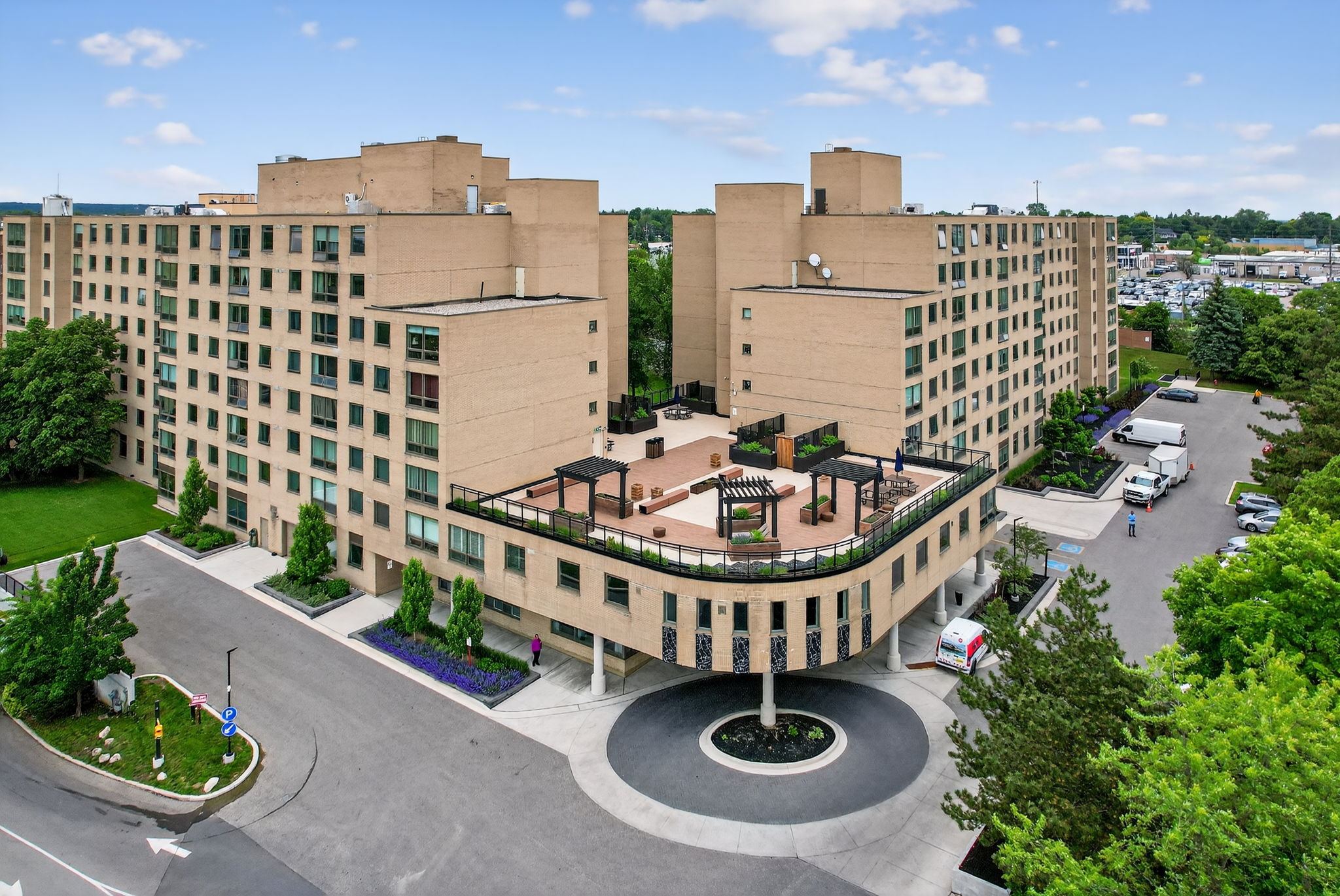 326 Major MacKenzie Dr or Lease