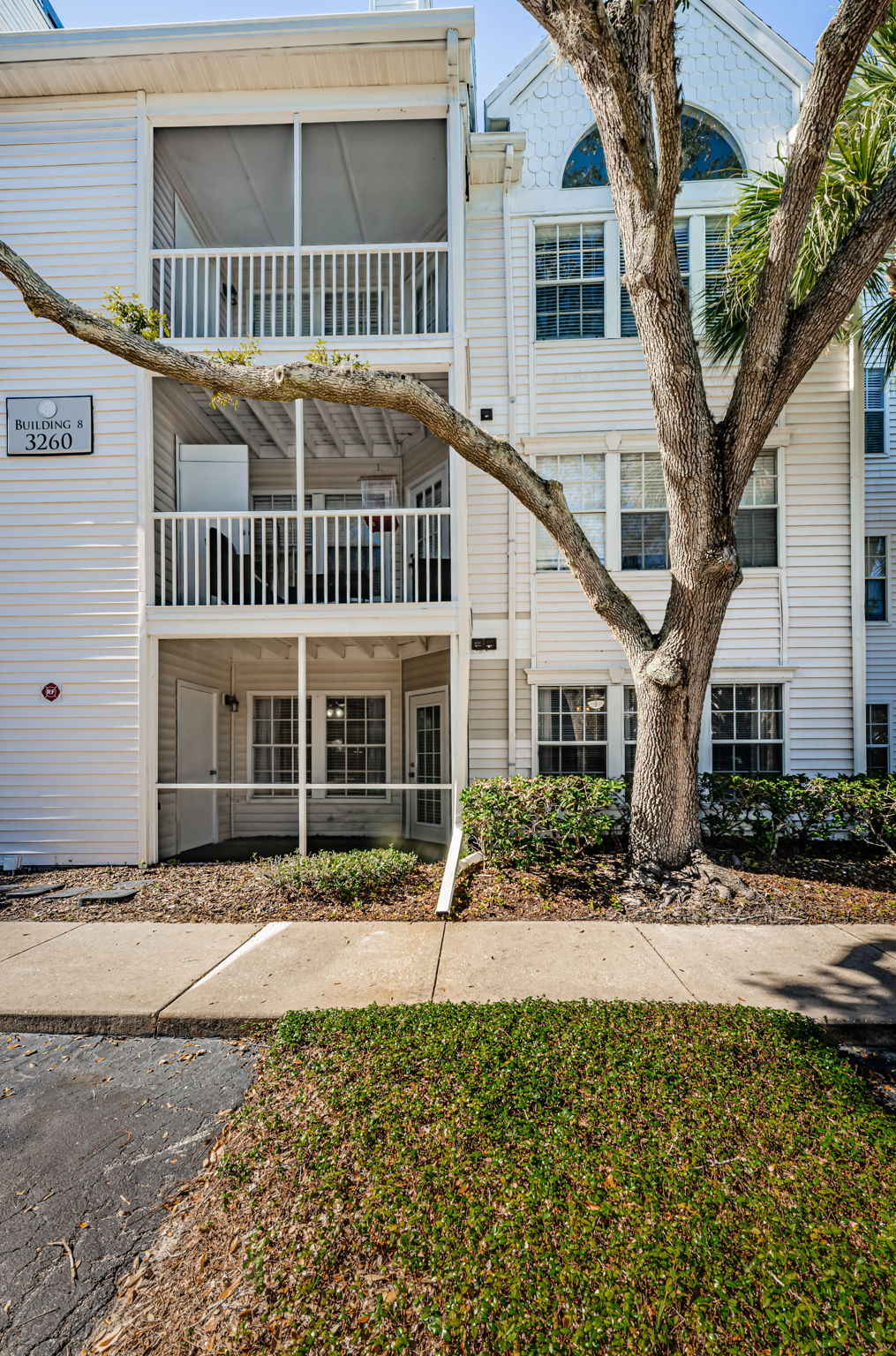 Front Exterior4-4