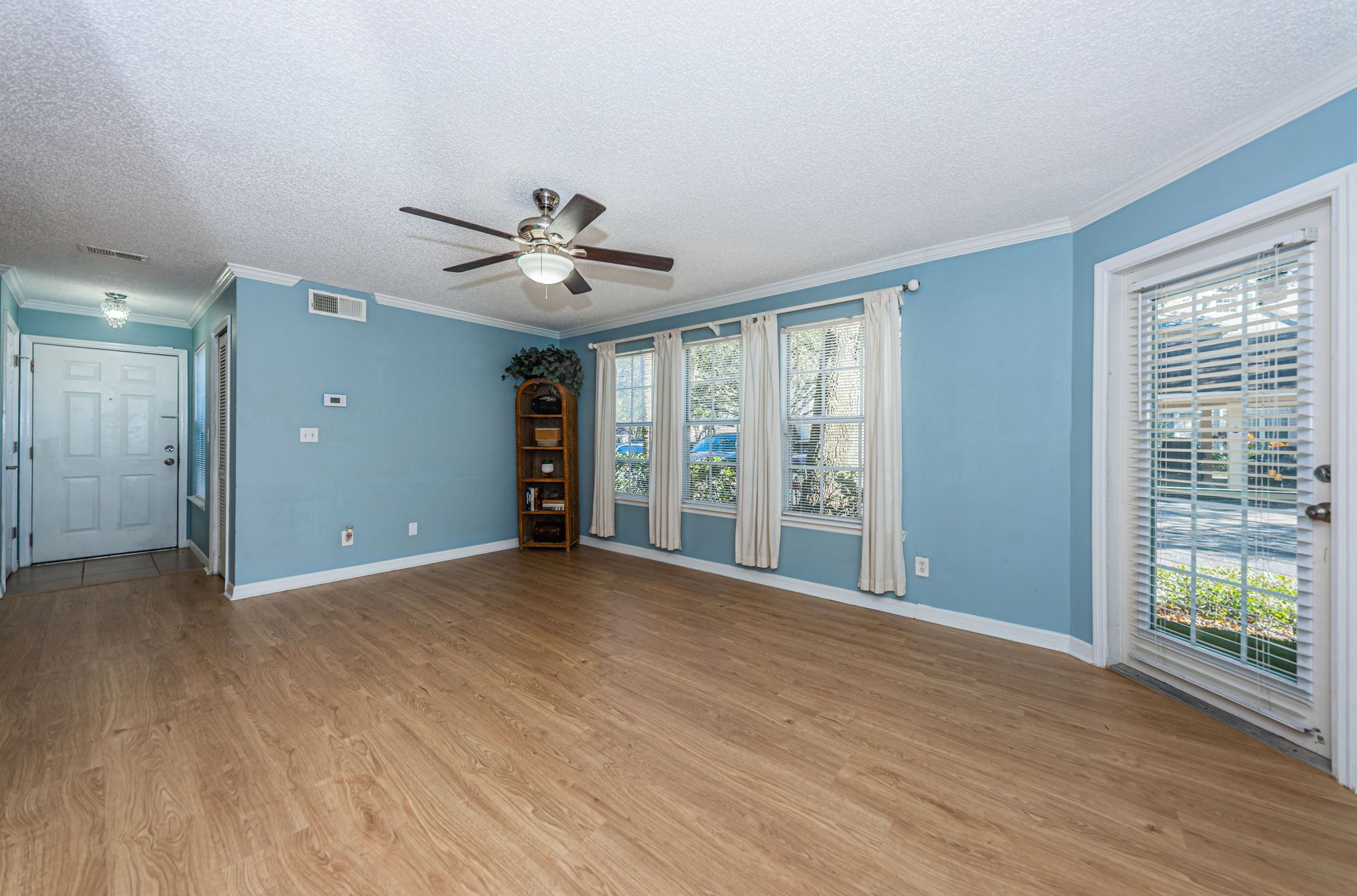 Living Room4-5