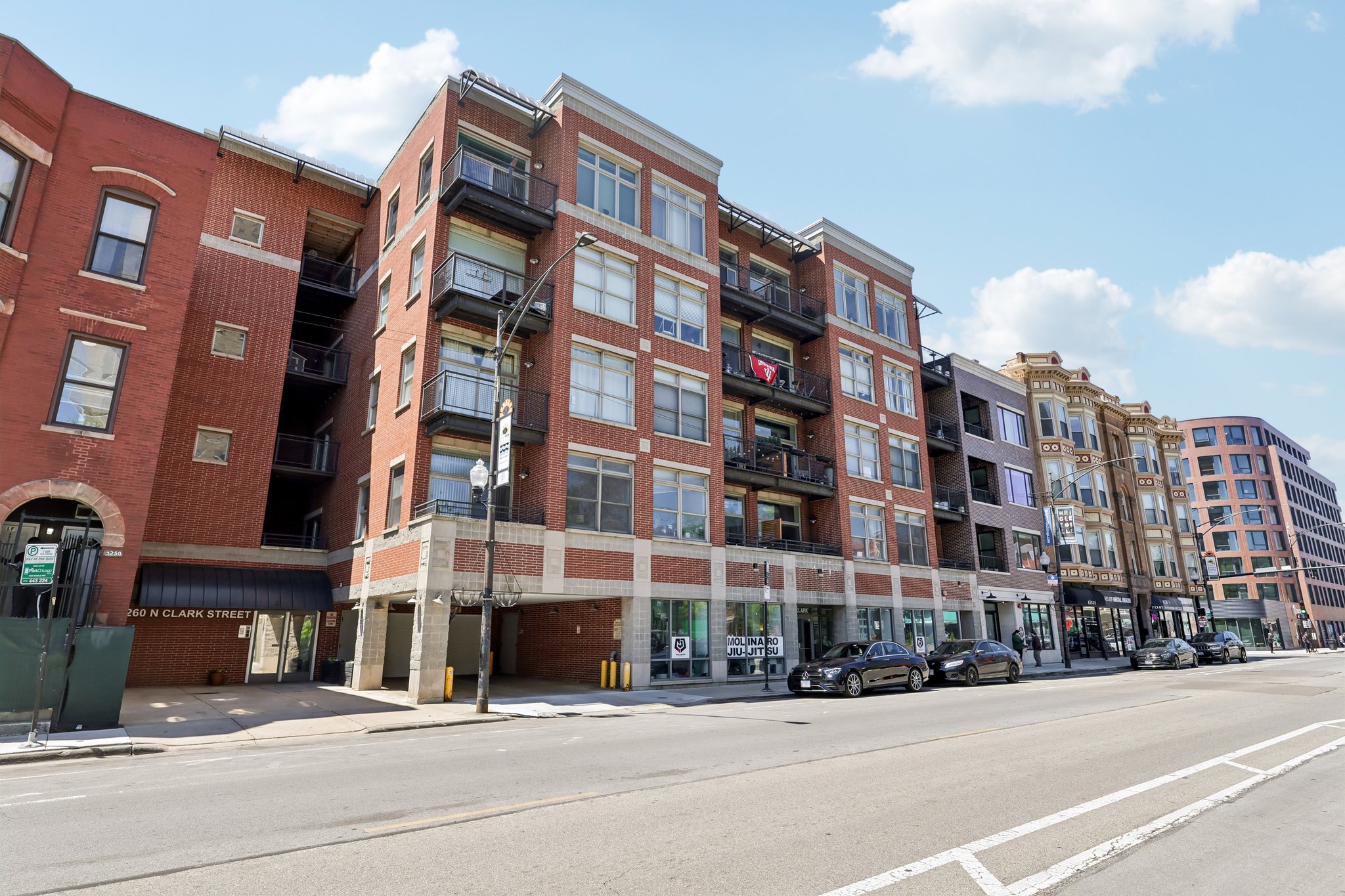 N Clark St 408-S1405-002.jpg