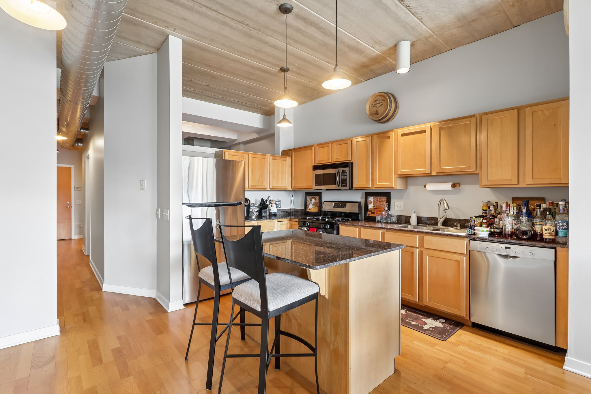 N Clark St 408-S1405-012.jpg