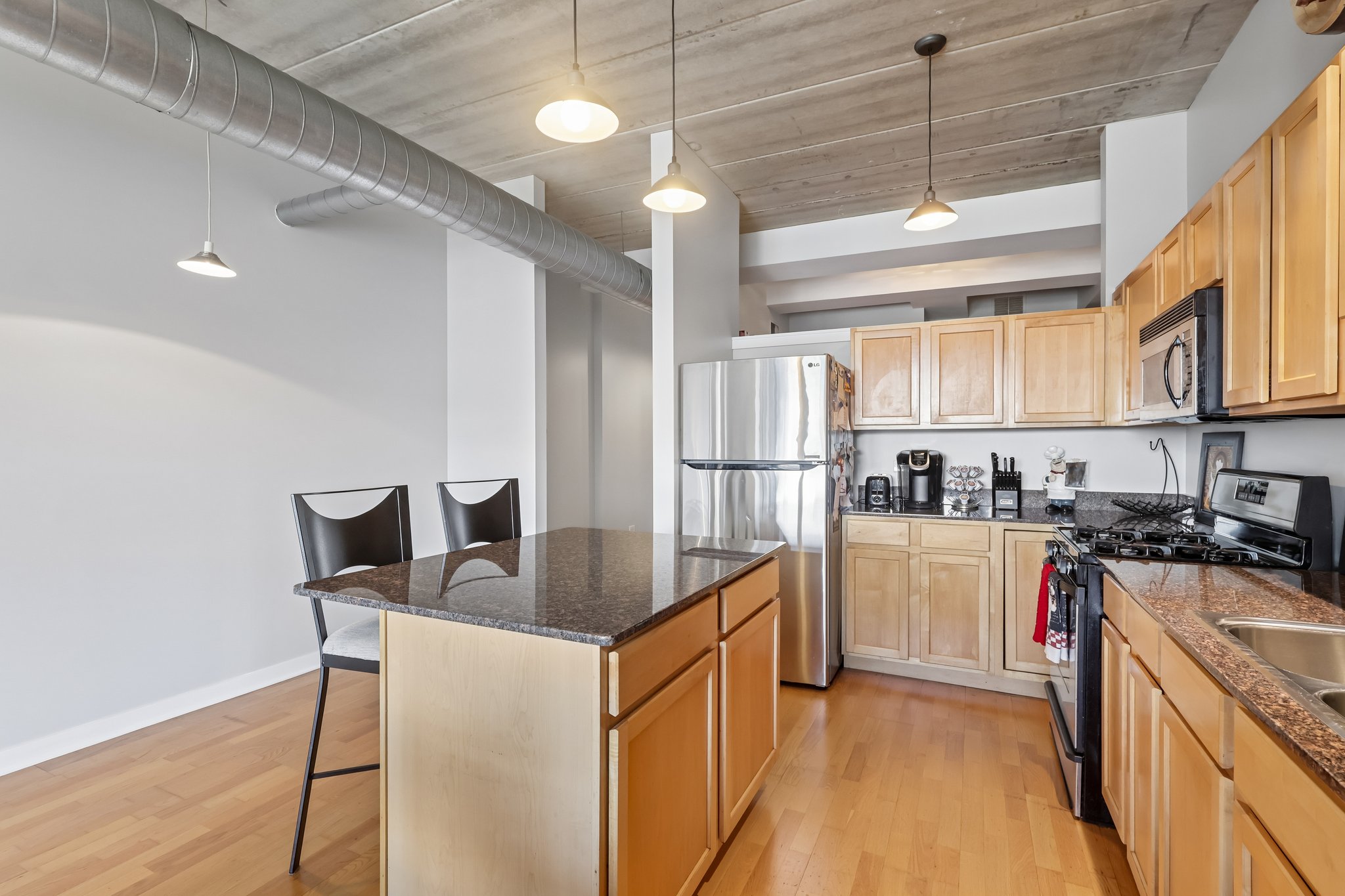 N Clark St 408-S1405-013.jpg