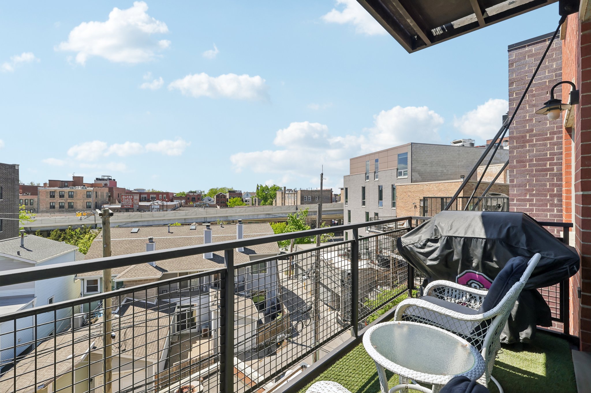 N Clark St 408-S1405-026.jpg