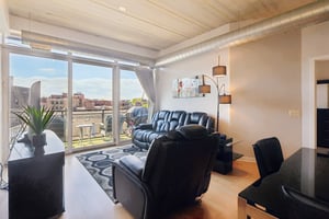 N Clark St 408-S1405-007.jpg