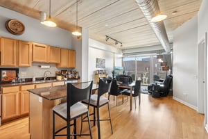 N Clark St 408-S1405-011.jpg
