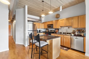 N Clark St 408-S1405-012.jpg