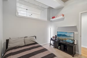 N Clark St 408-S1405-017.jpg