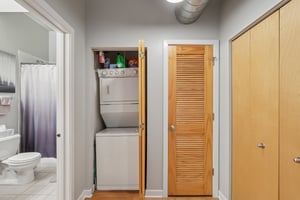 N Clark St 408-S1405-019.jpg