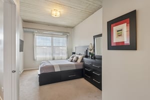 N Clark St 408-S1405-023.jpg