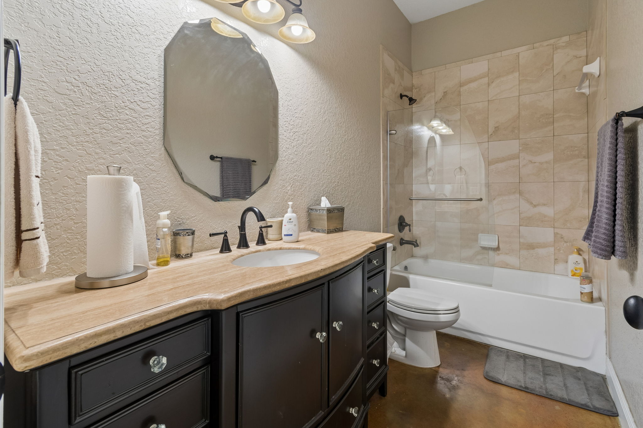 Carriage House Full Bath