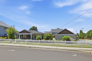  Photo 43