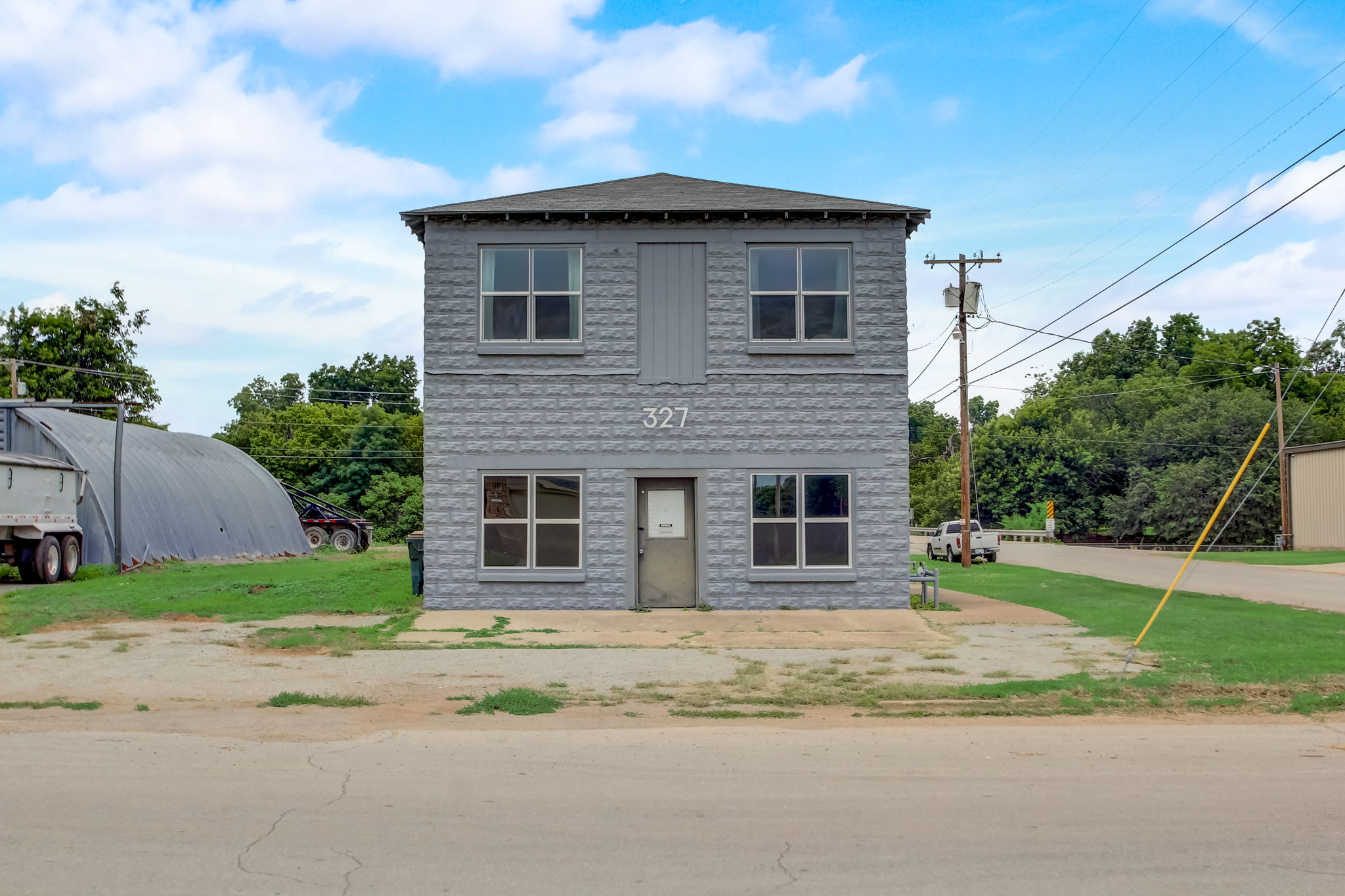 327 N 6th St, Chickasha, OK 73018 ShowingTime+ Listing Media Services