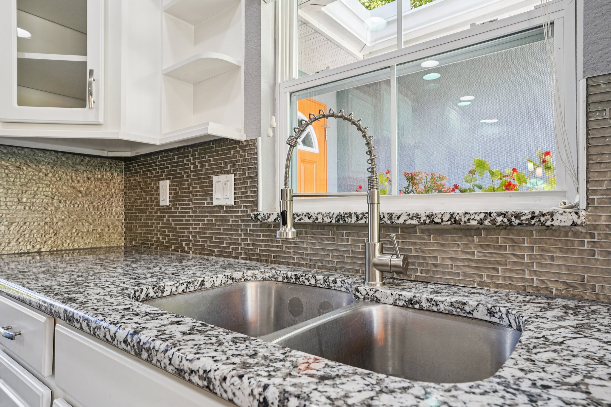 S Lakeview Ave-S2803-018.jpg