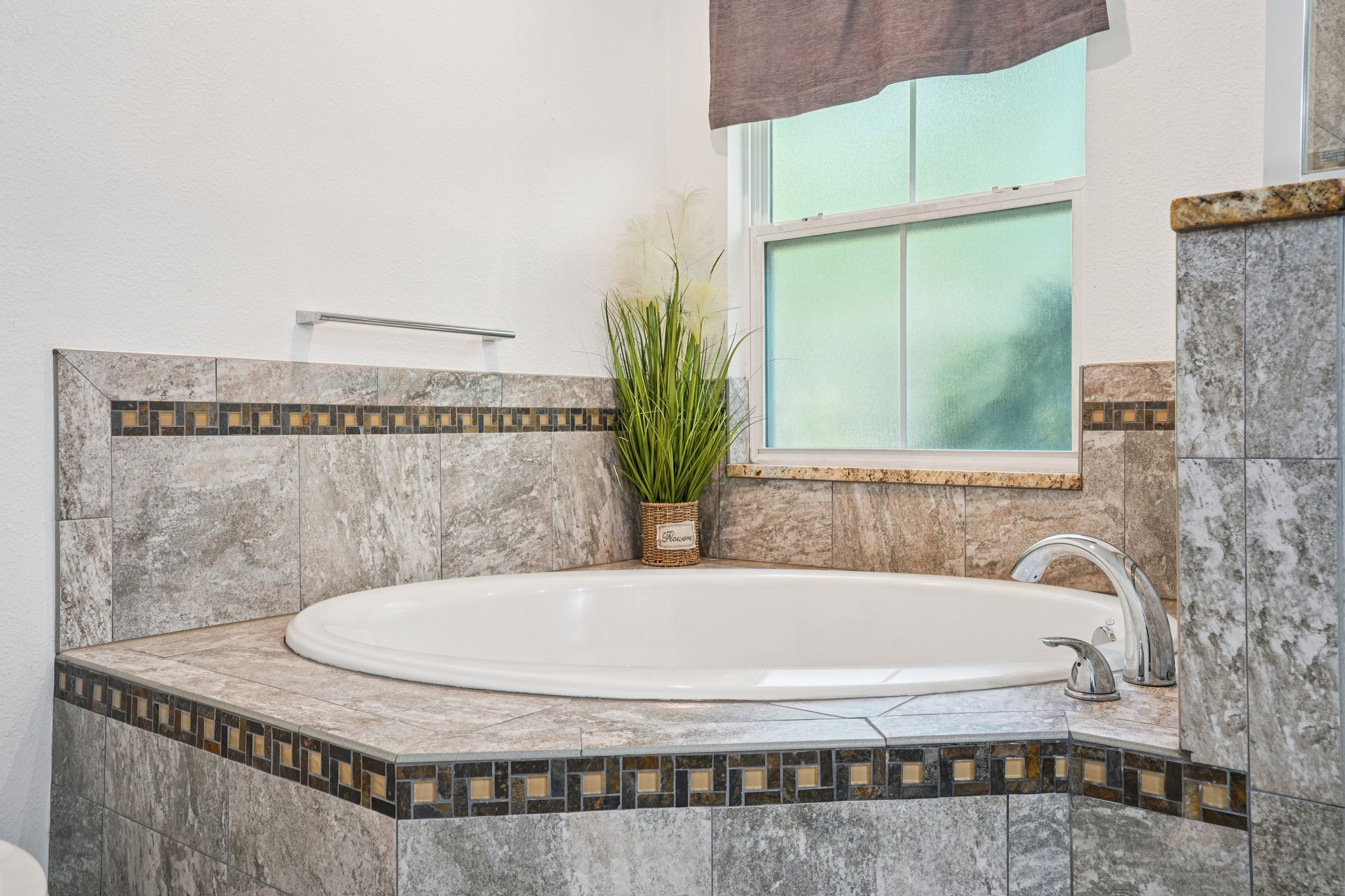 S Lakeview Ave-S2803-025.jpg