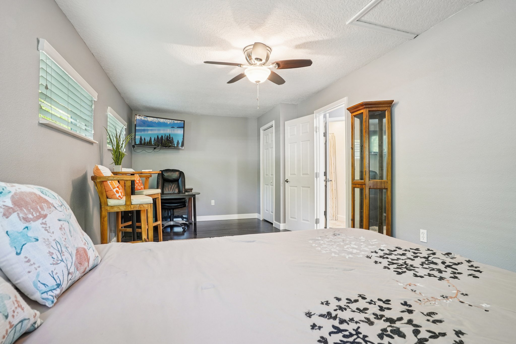 S Lakeview Ave-S2803-029.jpg