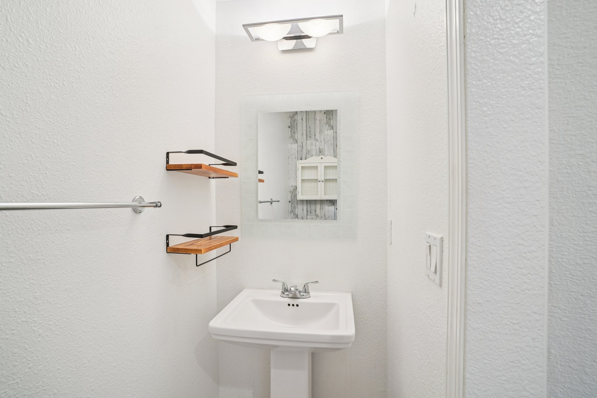 S Lakeview Ave-S2803-030.jpg