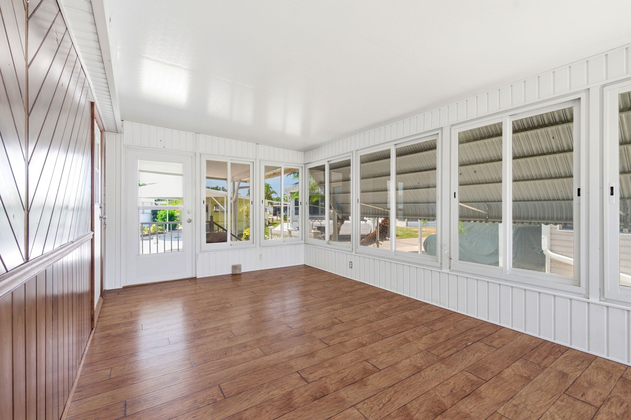 Interiors (4)