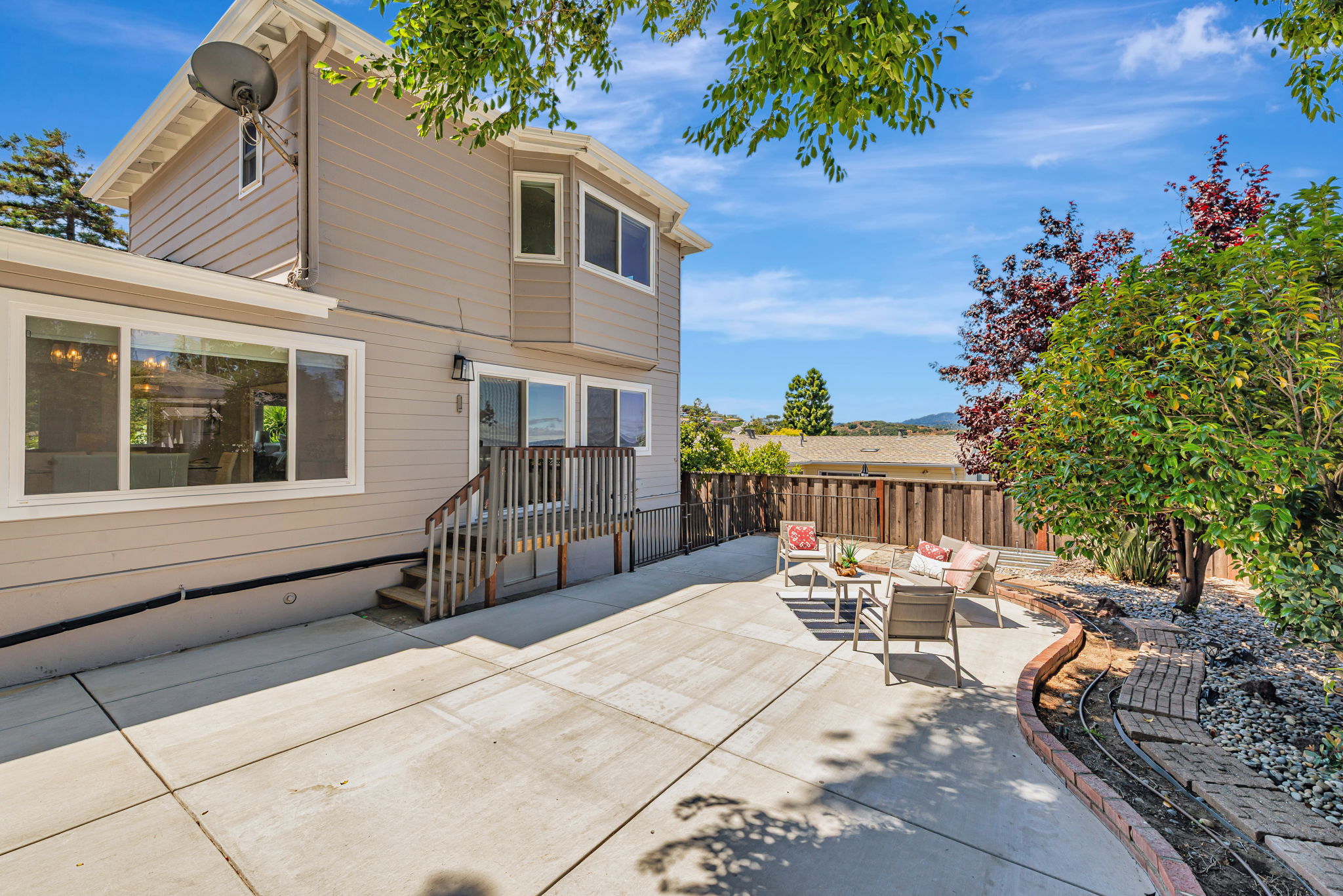 046_328 Midvale Ave