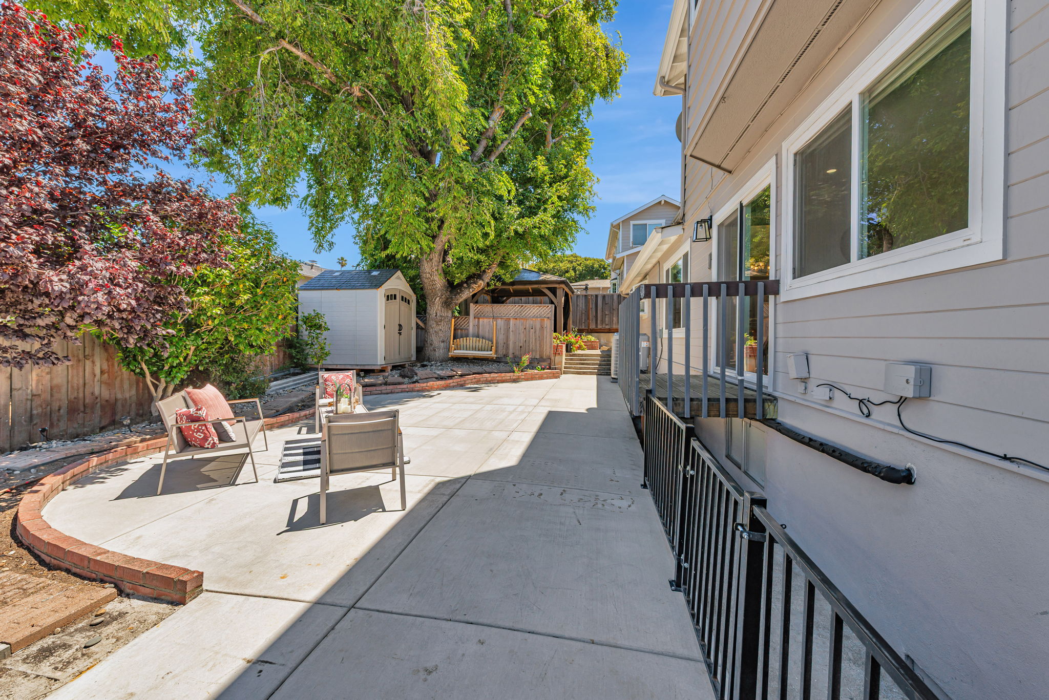 047_328 Midvale Ave