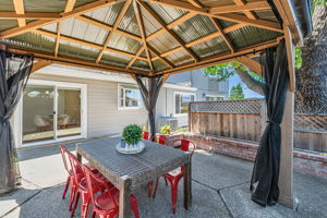 044_328 Midvale Ave