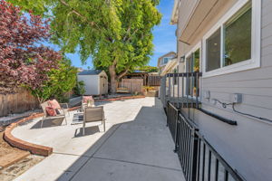 047_328 Midvale Ave