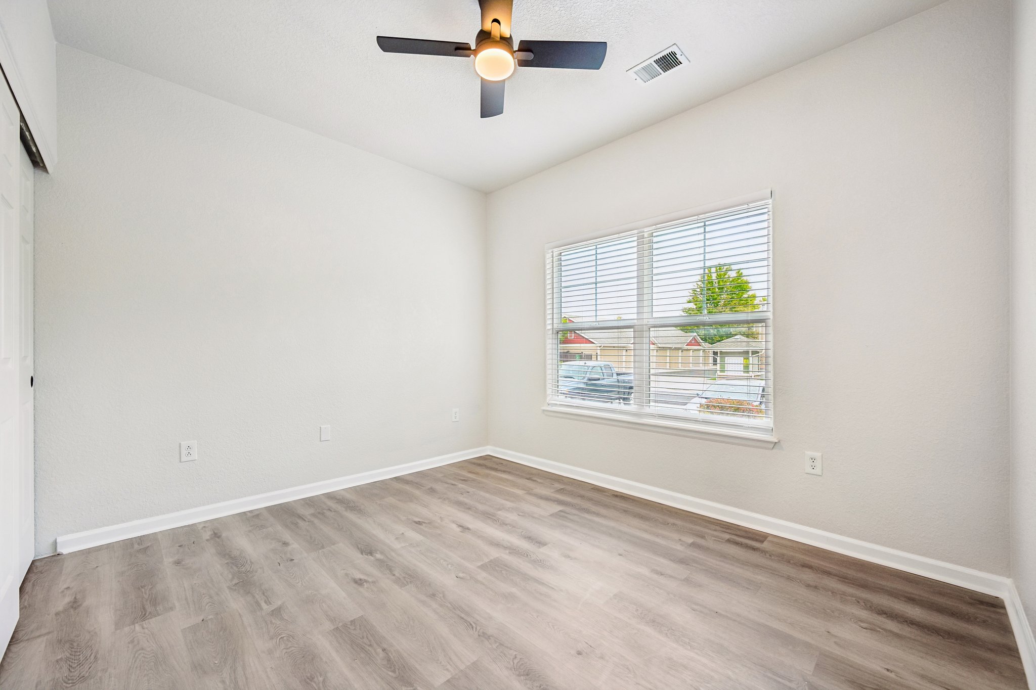 Boulder Cir 102-S1809-024.jpg