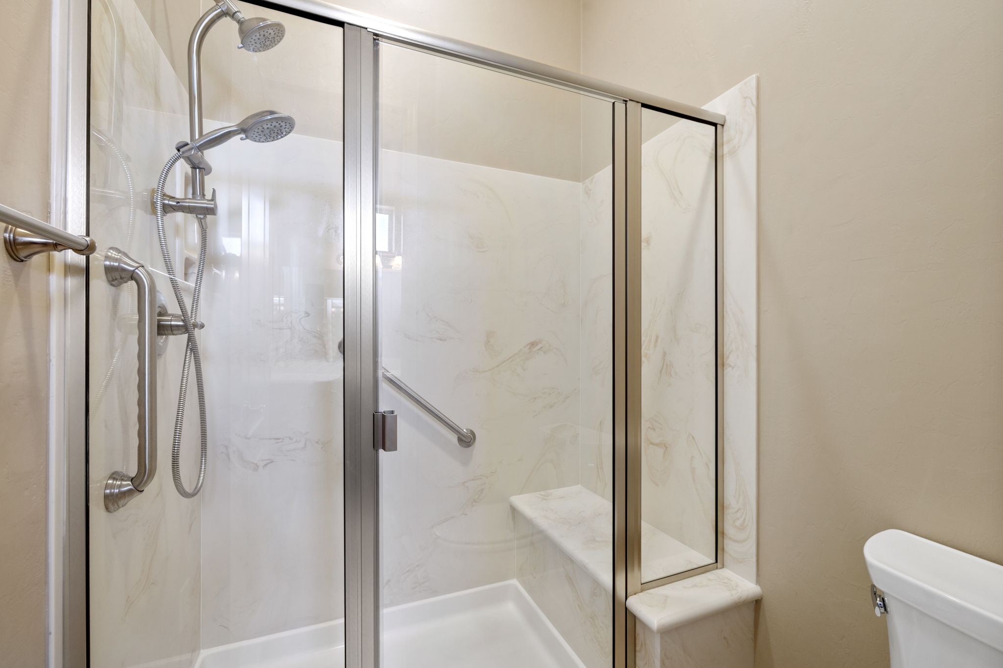 Bathroom 2 (2)