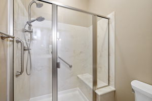 Bathroom 2 (2)