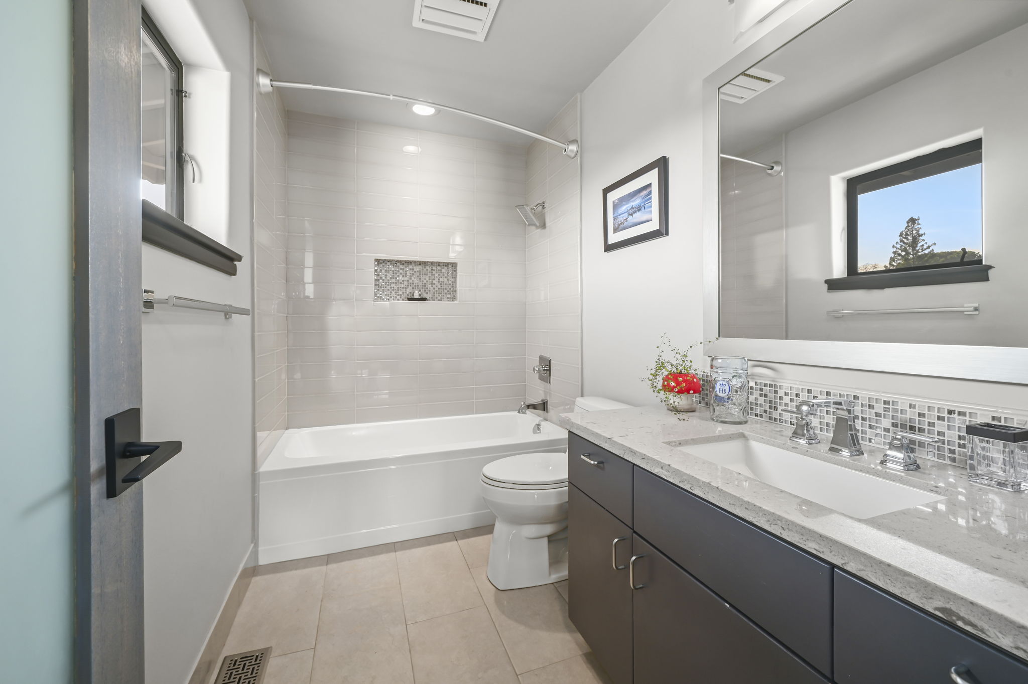 UPSTAIRS (HALL BATHROOM)