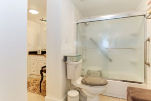 Shared bathroom for guest and second bedroom